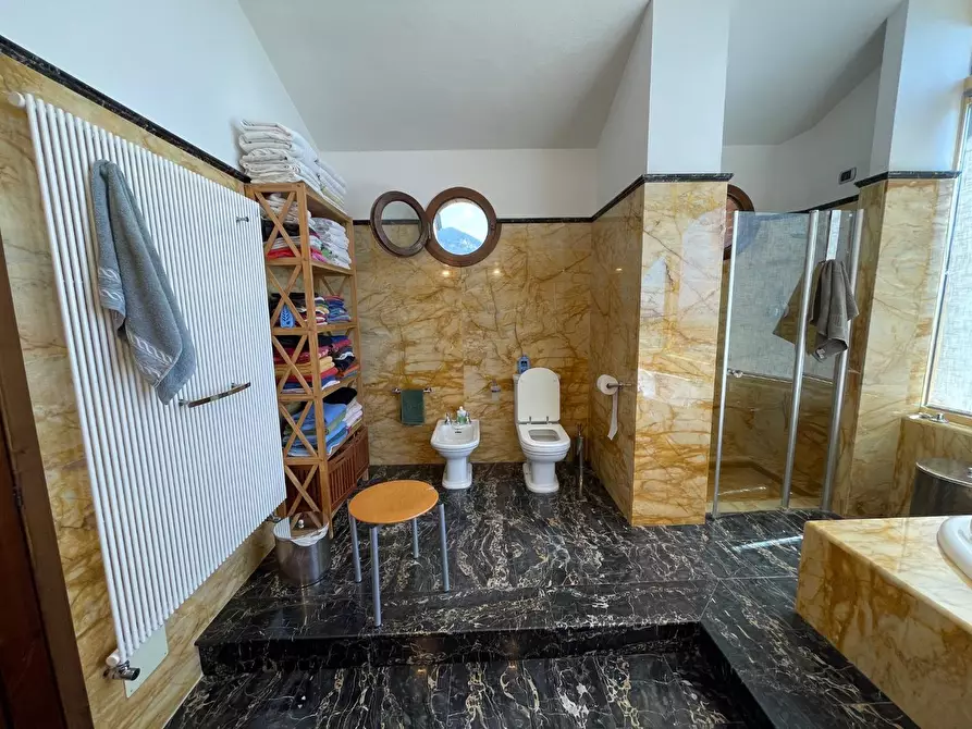 Immagine 43 di Villa in vendita  a Massa