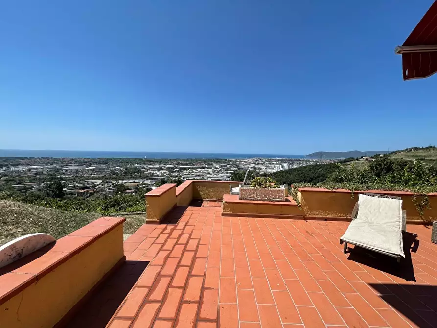 Immagine 8 di Villa in vendita  a Massa