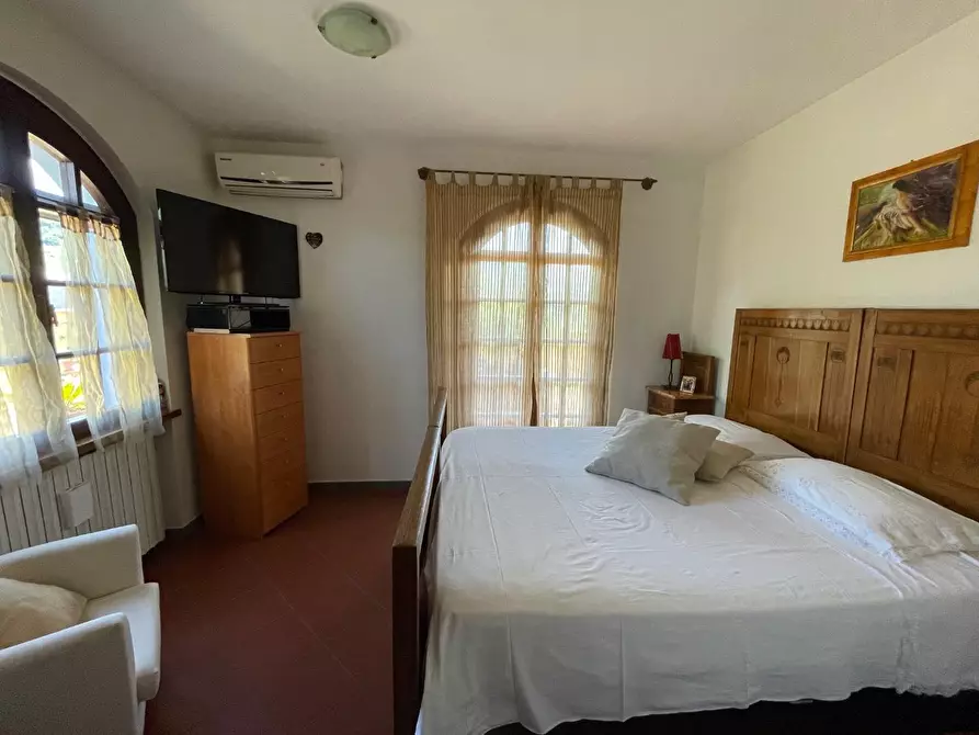 Immagine 36 di Villa in vendita  a Massa