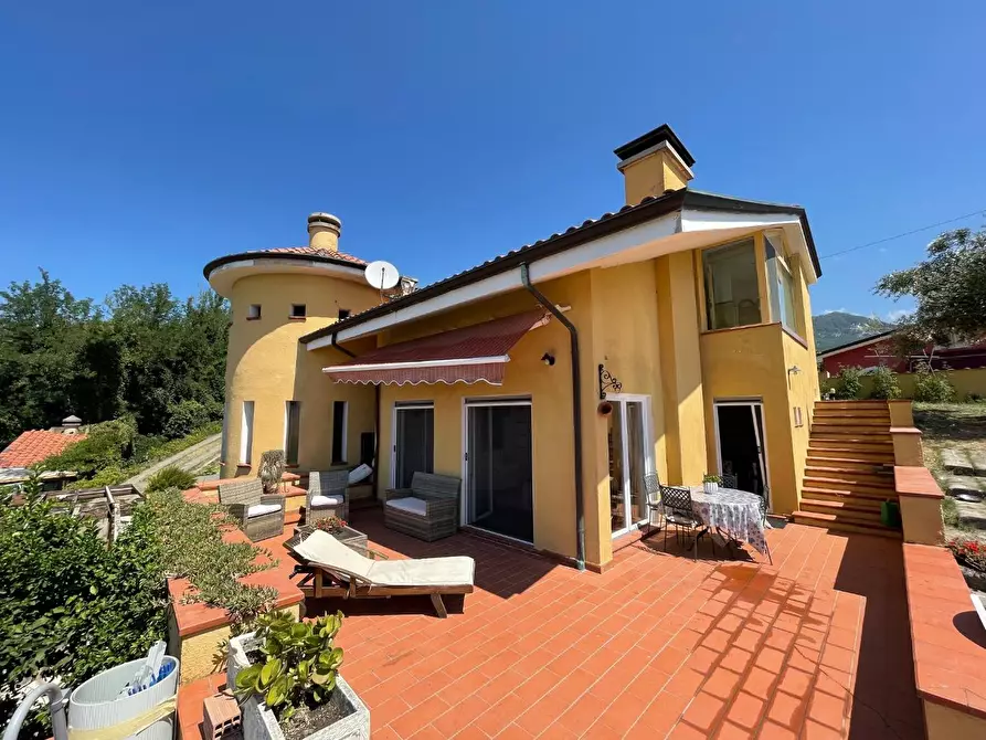 Immagine 3 di Villa in vendita  a Massa