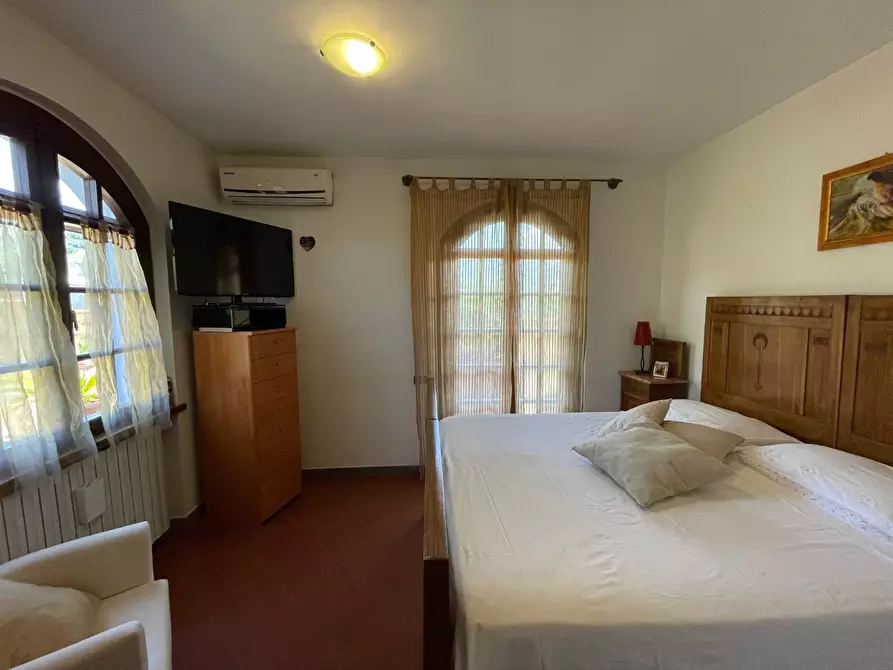 Immagine 35 di Villa in vendita  a Massa