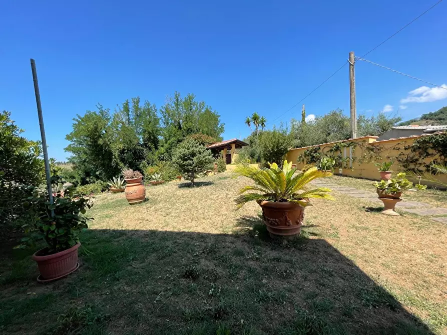 Immagine 13 di Villa in vendita  a Massa
