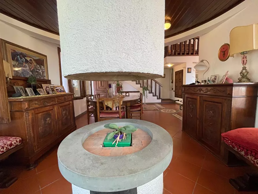 Immagine 26 di Villa in vendita  a Massa