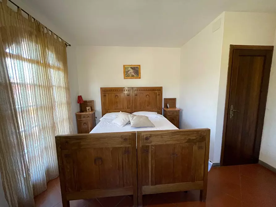 Immagine 34 di Villa in vendita  a Massa