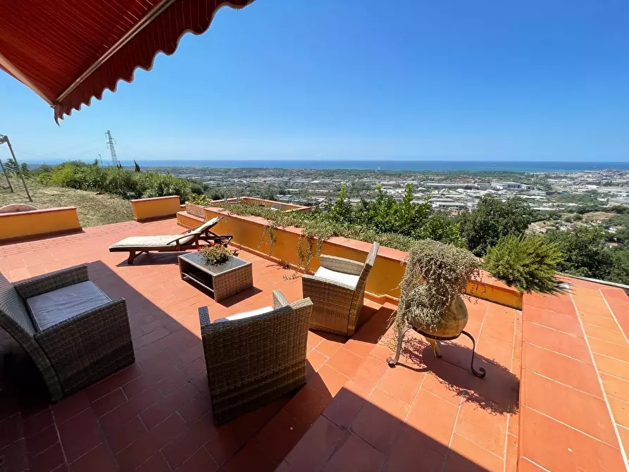 Immagine 9 di Villa in vendita  a Massa