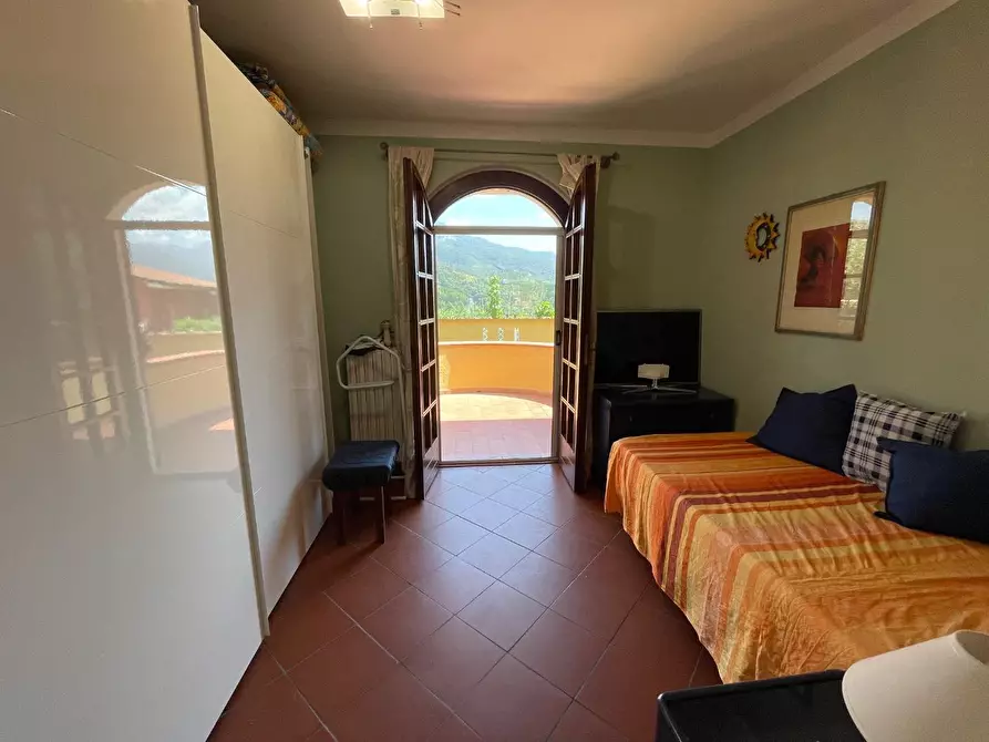 Immagine 32 di Villa in vendita  a Massa