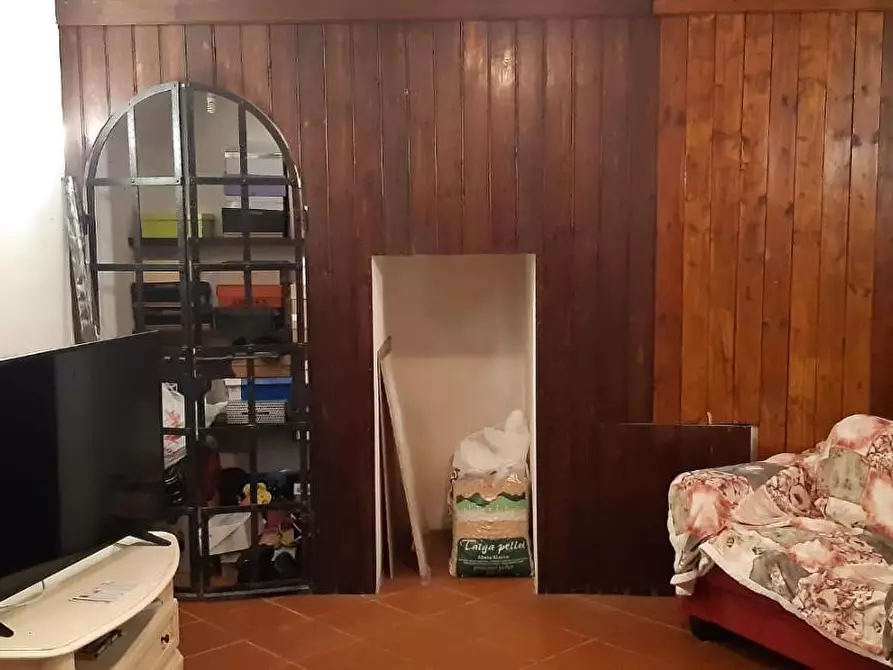 Immagine 57 di Villa in vendita  a Massa