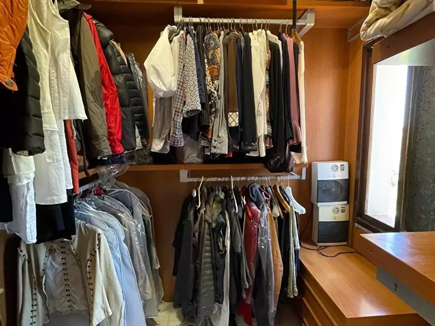 Immagine 50 di Villa in vendita  a Massa