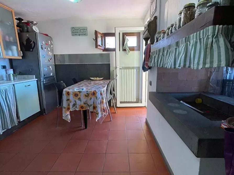 Immagine 23 di Villa in vendita  a Massa