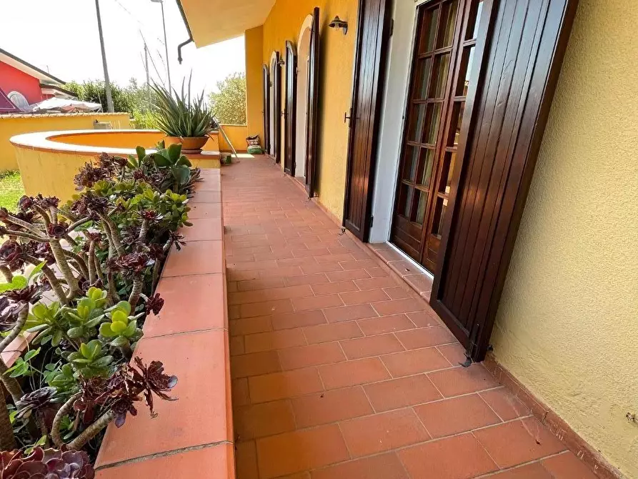 Immagine 10 di Villa in vendita  a Massa