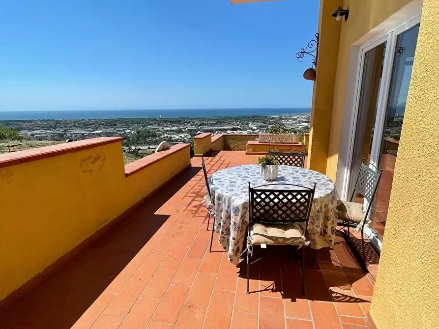 Immagine 7 di Villa in vendita  a Massa