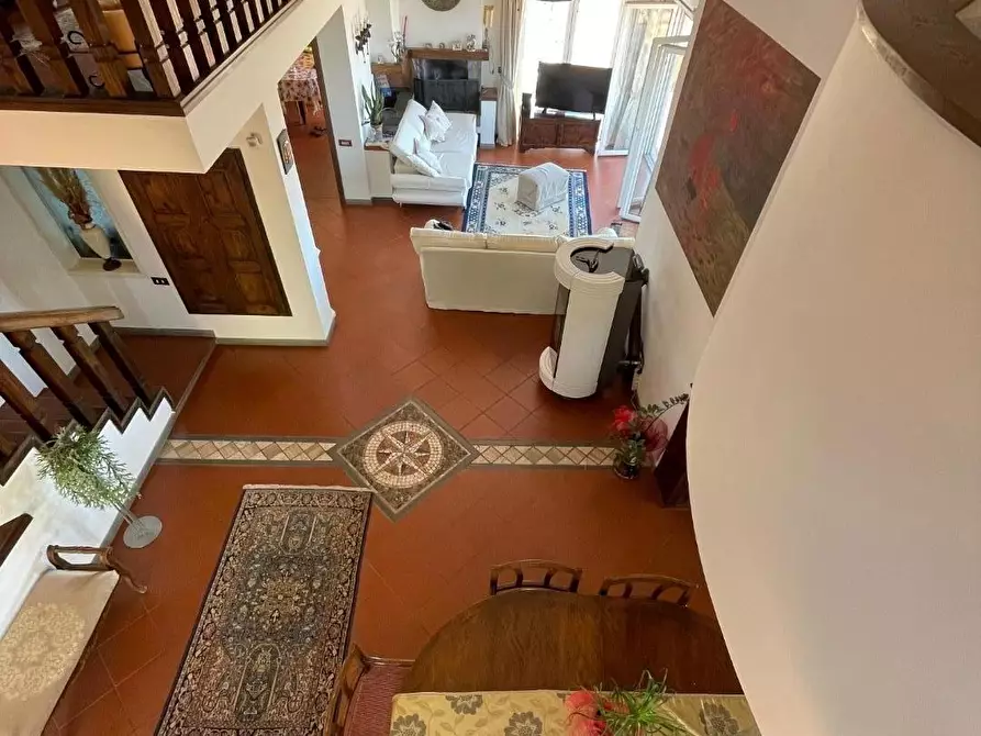 Immagine 14 di Villa in vendita  a Massa