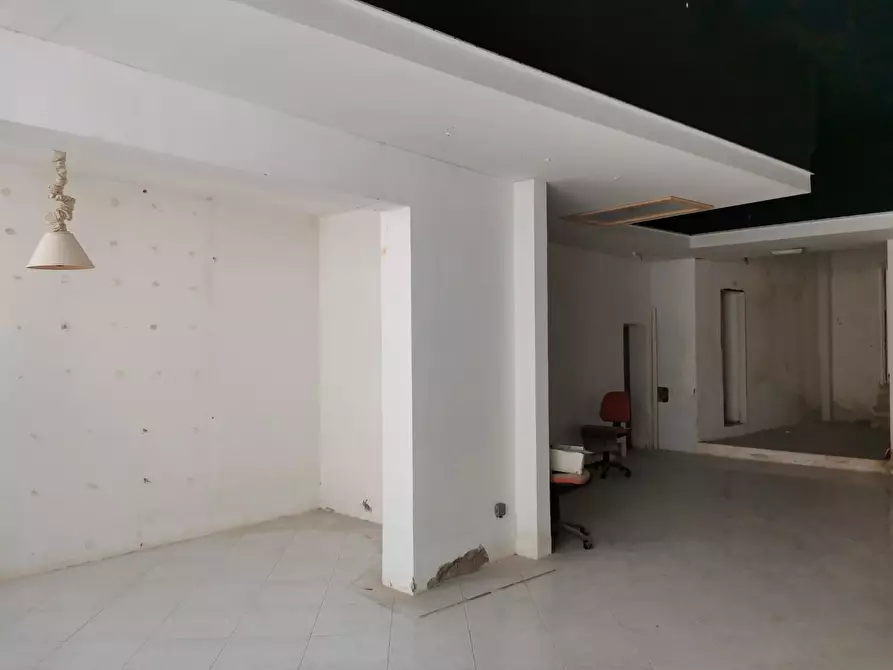 Immagine 5 di Locale commerciale in vendita  a Poggibonsi