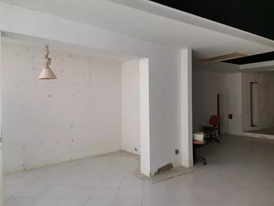 Immagine 6 di Locale commerciale in vendita  a Poggibonsi