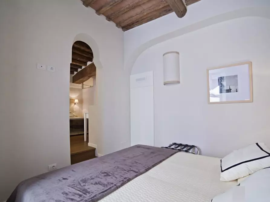 Immagine 2 di Appartamento in vendita  a Siena