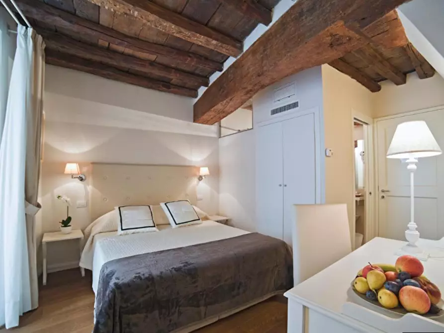 Immagine 4 di Appartamento in vendita  a Siena