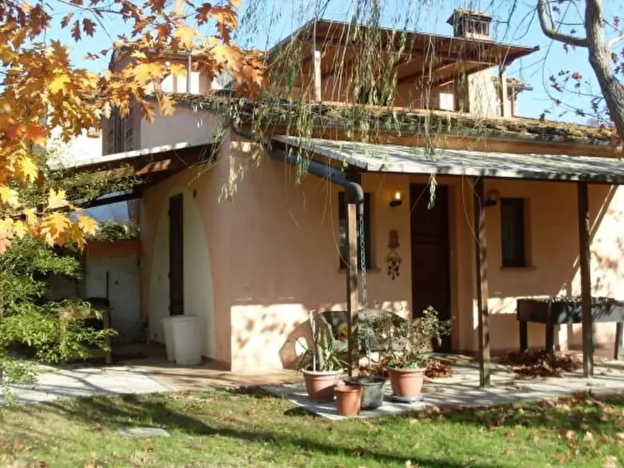 Immagine 1 di Casa bifamiliare in vendita  a Pontedera