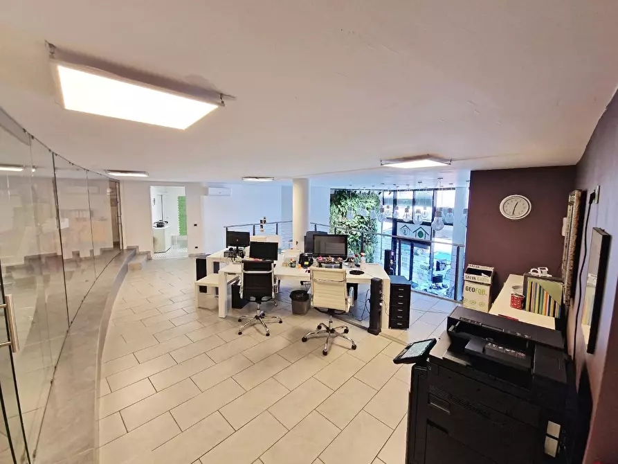Immagine 26 di Ufficio in affitto  a San Giuliano Terme