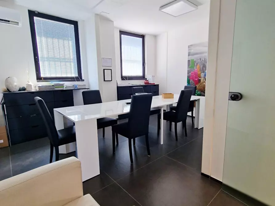 Immagine 9 di Ufficio in affitto  a San Giuliano Terme