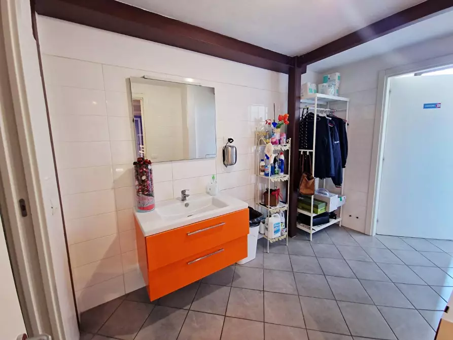 Immagine 16 di Ufficio in affitto  a San Giuliano Terme