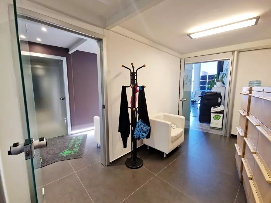 Immagine 13 di Ufficio in affitto  a San Giuliano Terme