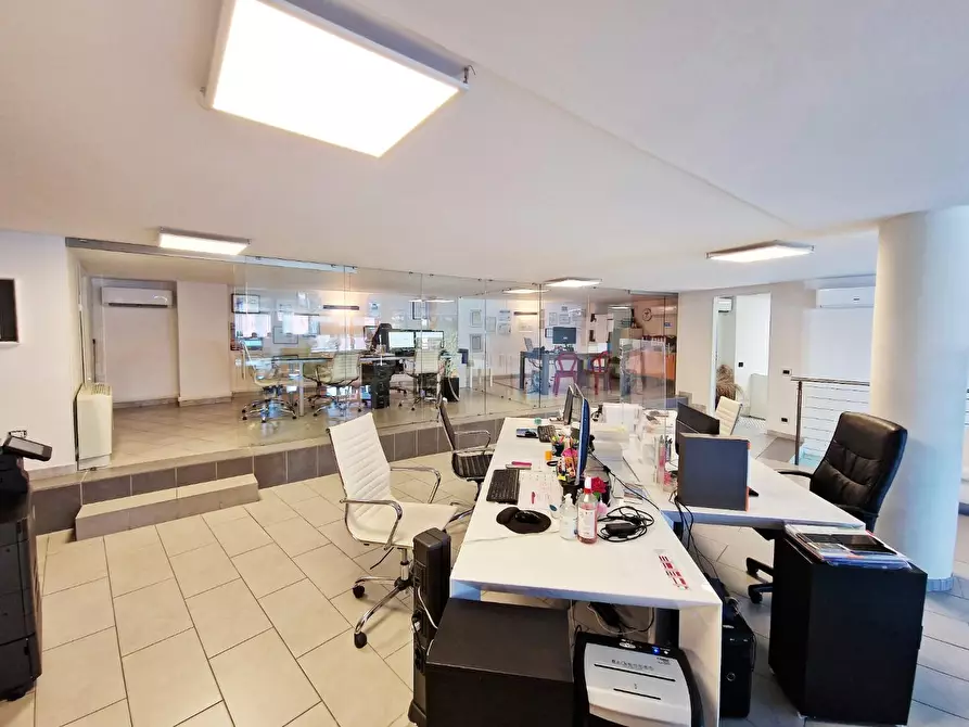 Immagine 25 di Ufficio in affitto  a San Giuliano Terme
