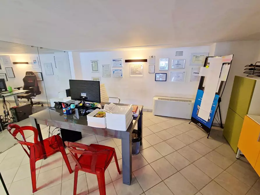 Immagine 30 di Ufficio in affitto  a San Giuliano Terme