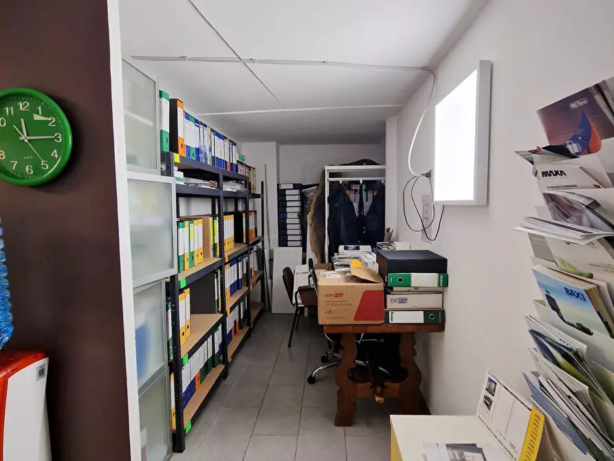 Immagine 35 di Ufficio in affitto  a San Giuliano Terme