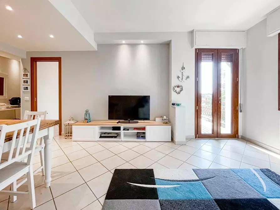 Immagine 3 di Appartamento in vendita  a Massa