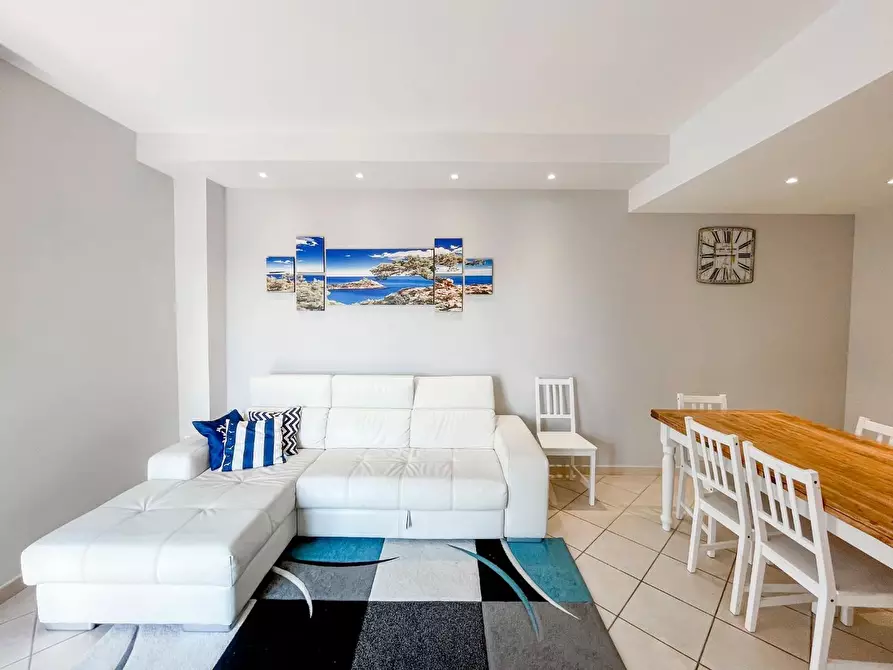 Immagine 2 di Appartamento in vendita  a Massa