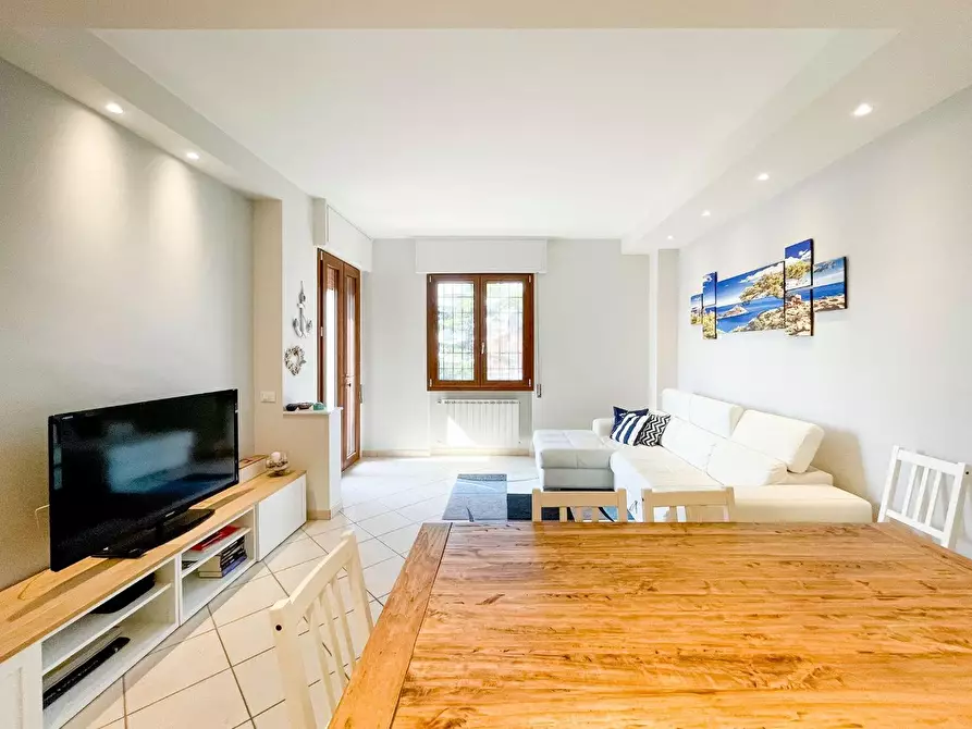 Immagine 4 di Appartamento in vendita  a Massa