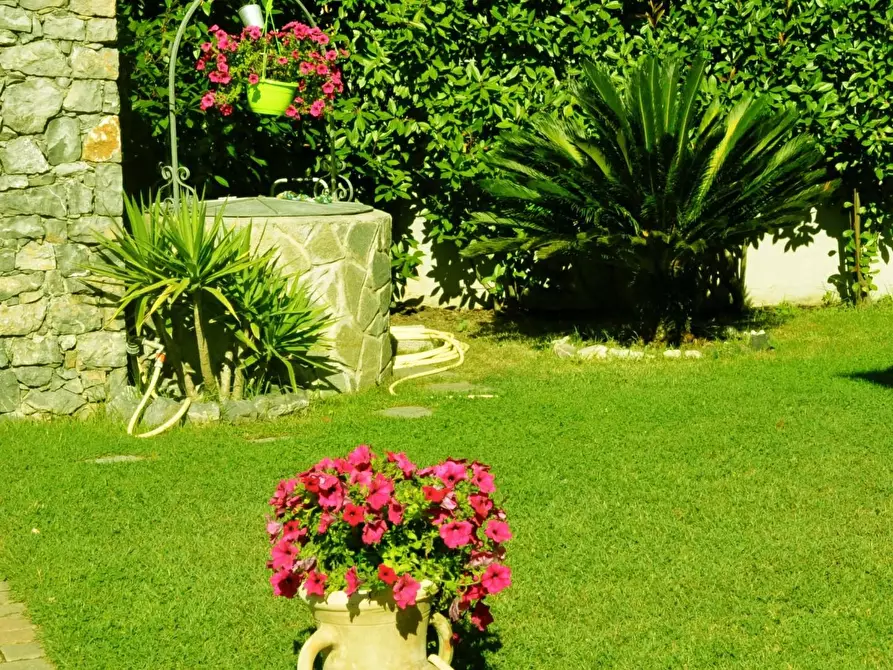 Immagine 27 di Villa in vendita  a Castelnuovo Magra