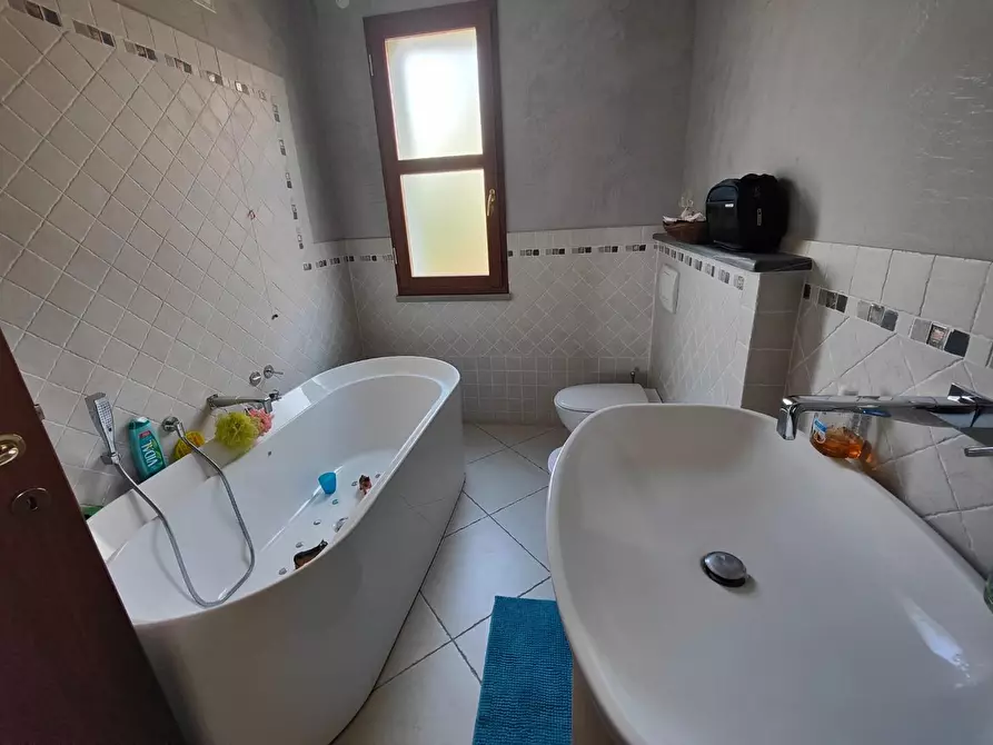 Immagine 8 di Villa in vendita  a Castelnuovo Magra