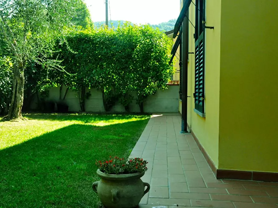 Immagine 28 di Villa in vendita  a Castelnuovo Magra
