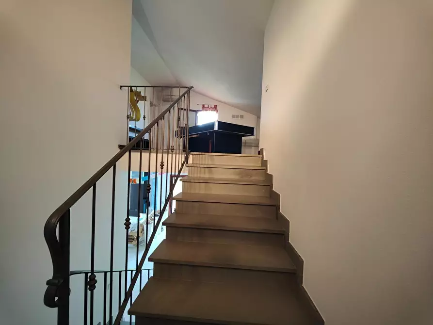 Immagine 12 di Villa in vendita  a Castelnuovo Magra