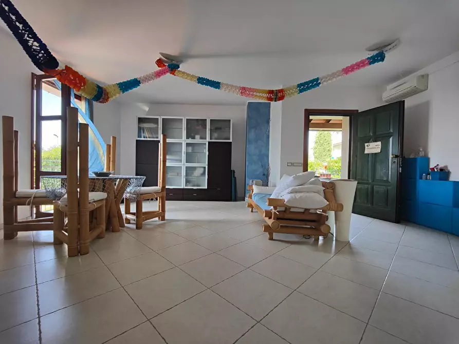 Immagine 2 di Villa in vendita  a Castelnuovo Magra