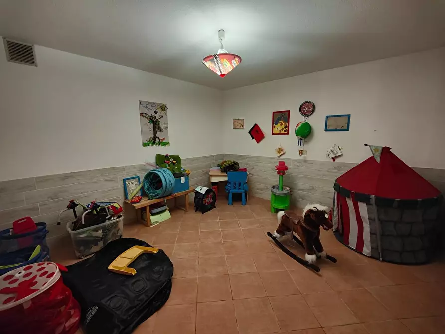 Immagine 21 di Villa in vendita  a Castelnuovo Magra