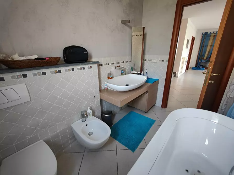 Immagine 10 di Villa in vendita  a Castelnuovo Magra