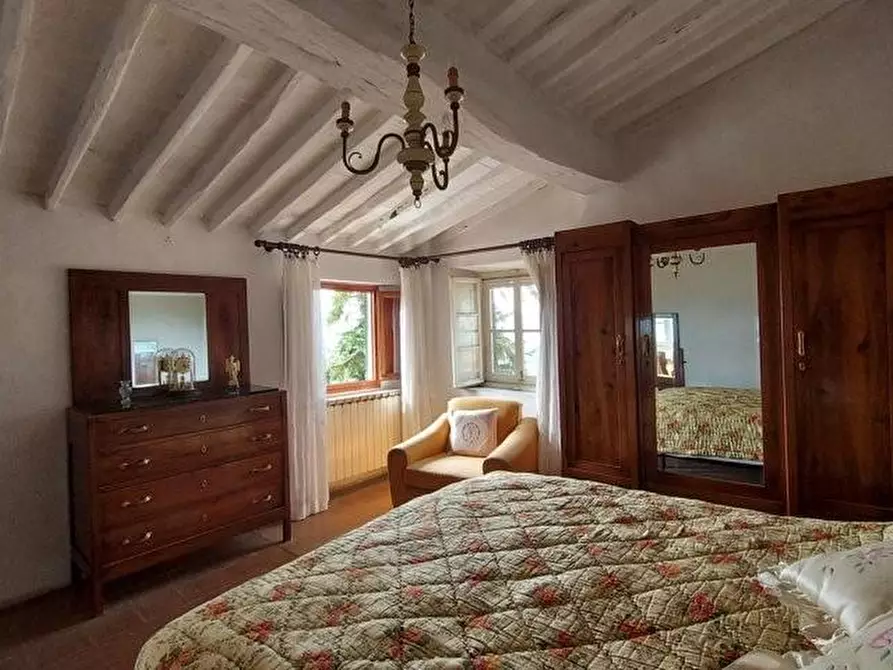 Immagine 16 di Casa colonica in vendita  a Capannori