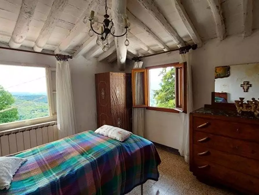 Immagine 20 di Casa colonica in vendita  a Capannori