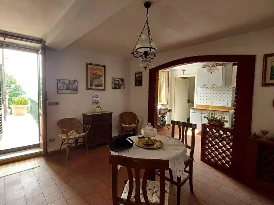 Immagine 3 di Casa colonica in vendita  a Capannori