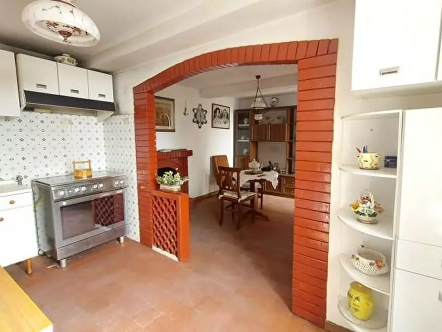 Immagine 5 di Casa colonica in vendita  a Capannori