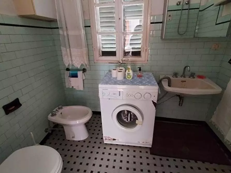 Immagine 13 di Casa colonica in vendita  a Capannori