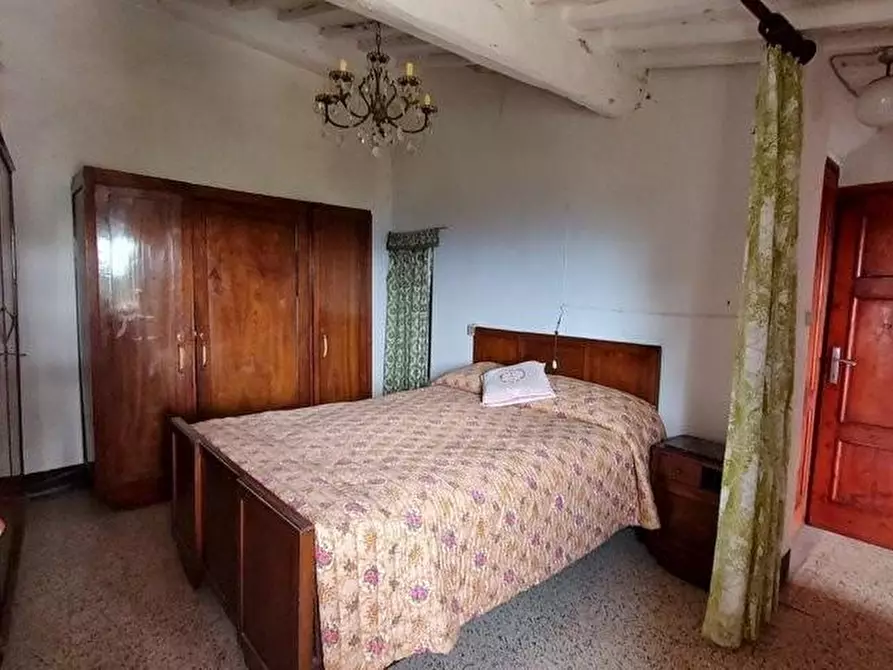 Immagine 18 di Casa colonica in vendita  a Capannori