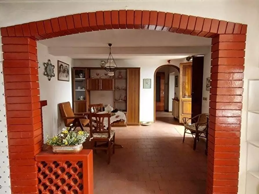 Immagine 4 di Casa colonica in vendita  a Capannori