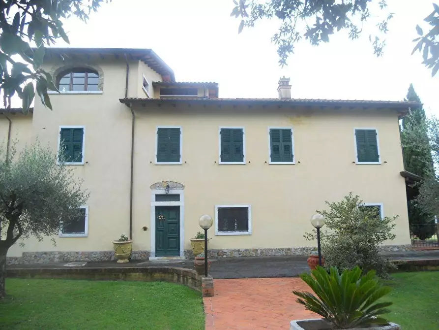 Immagine 38 di Villa in vendita  a Castelnuovo Magra
