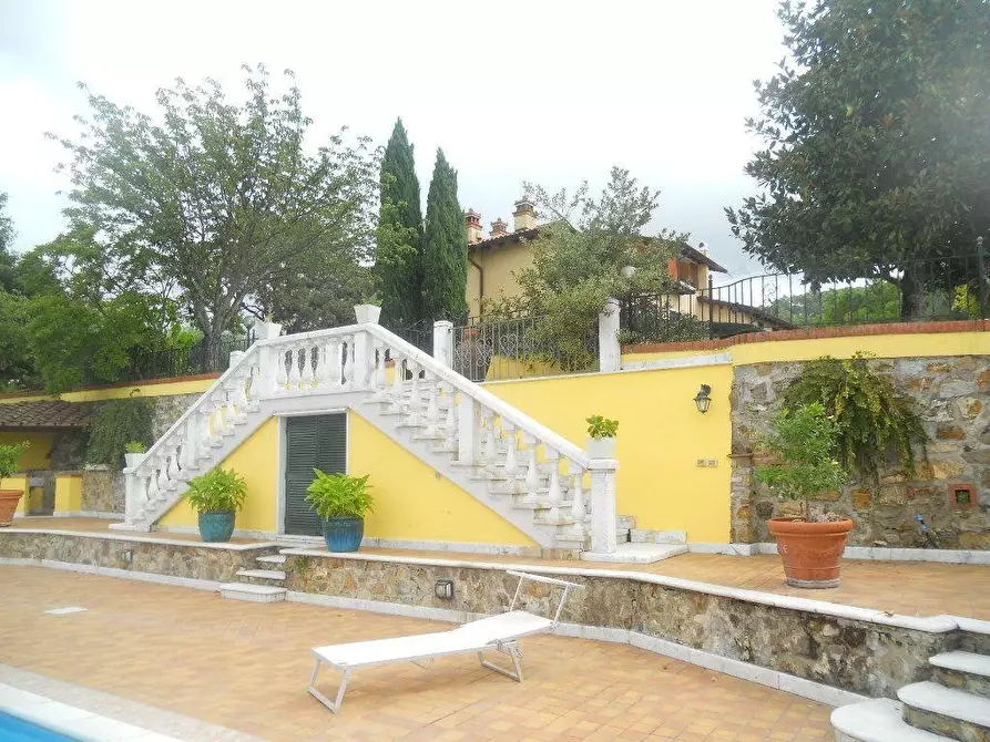 Immagine 21 di Villa in vendita  a Castelnuovo Magra