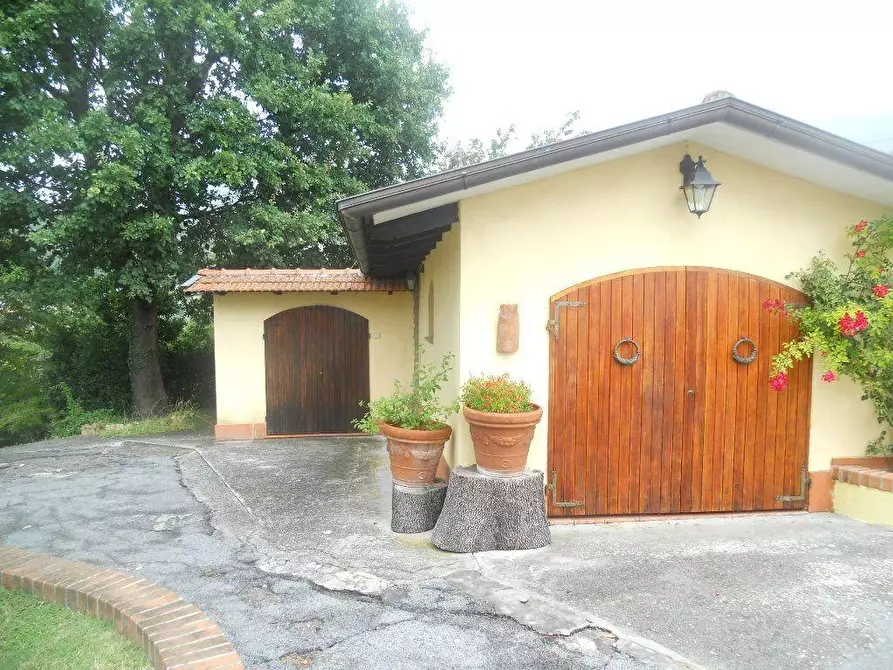 Immagine 40 di Villa in vendita  a Castelnuovo Magra