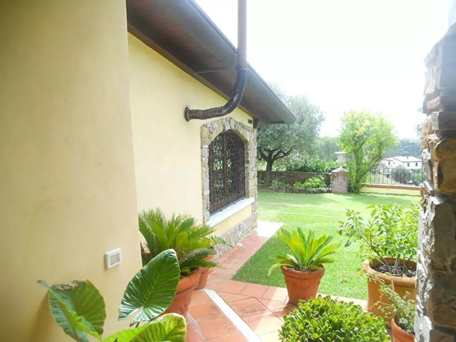 Immagine 31 di Villa in vendita  a Castelnuovo Magra