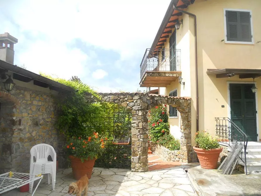Immagine 46 di Villa in vendita  a Castelnuovo Magra